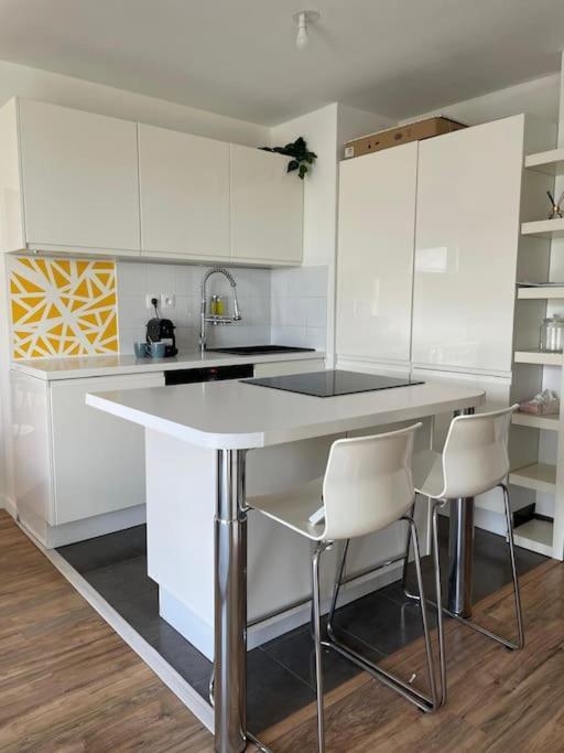 Appartement 3P Gare Terrasse Et Parking Prive Franconville  Kültér fotó